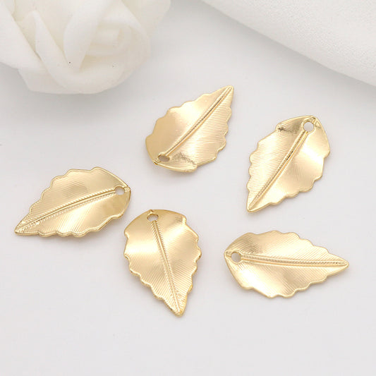 10 gebogene Blatt-Charm-Anhänger aus 14 Karat GF