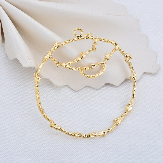 Pendentif à breloque cercle de branches sculptées 20 14K GF