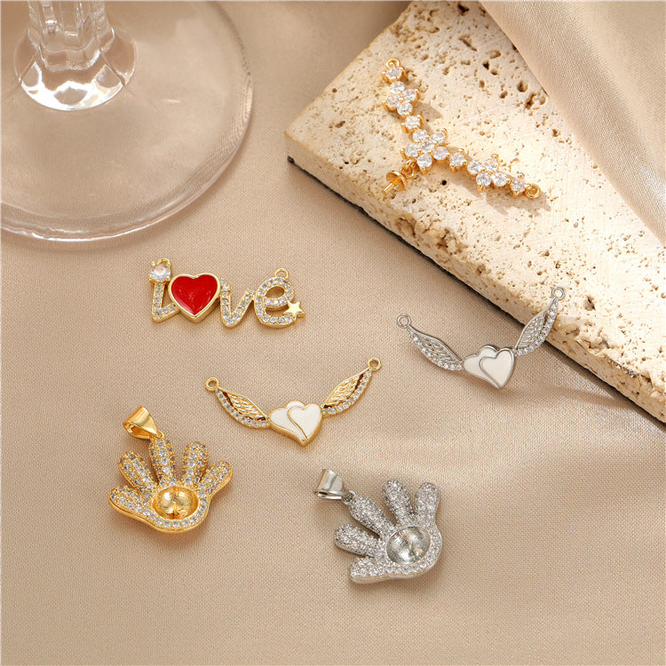 2 doppelt geschlungene Liebesherzen mit Blumen-Hand-Charm-Anhänger, Strassverzierung, 14K GF, halbgebohrte Perle, Rohling
