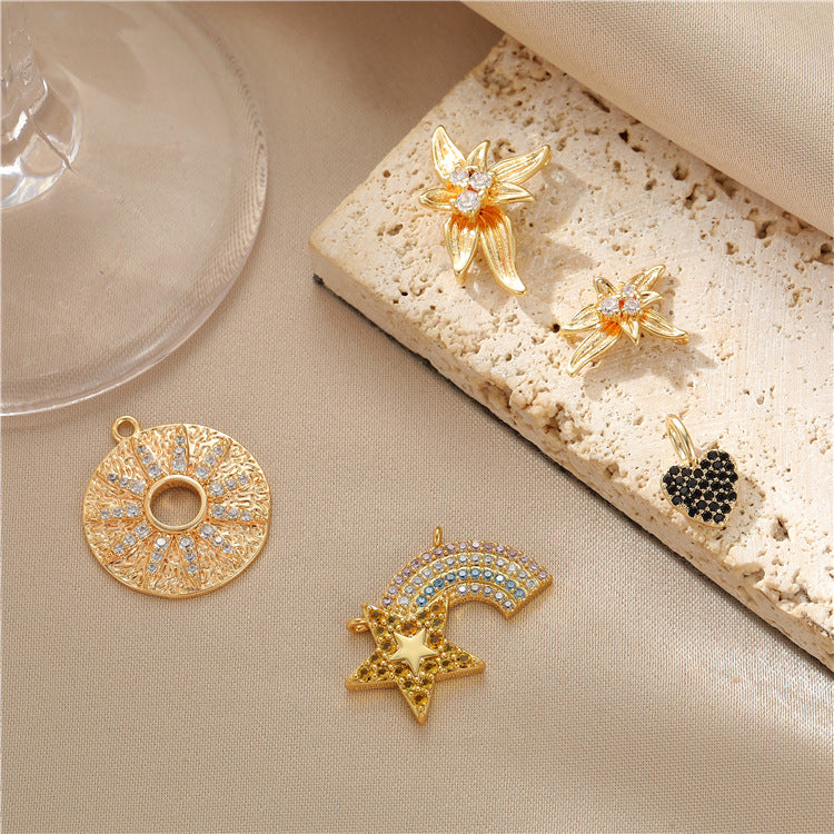 2 Blumensterne runder Kreis Herz Hase Schmetterling Charm Anhänger Strass verziert 14K GF