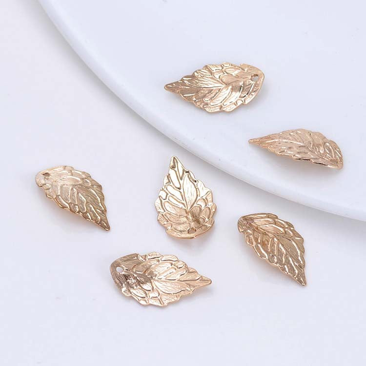 Pendentif à breloque feuille incurvée 50 14K GF