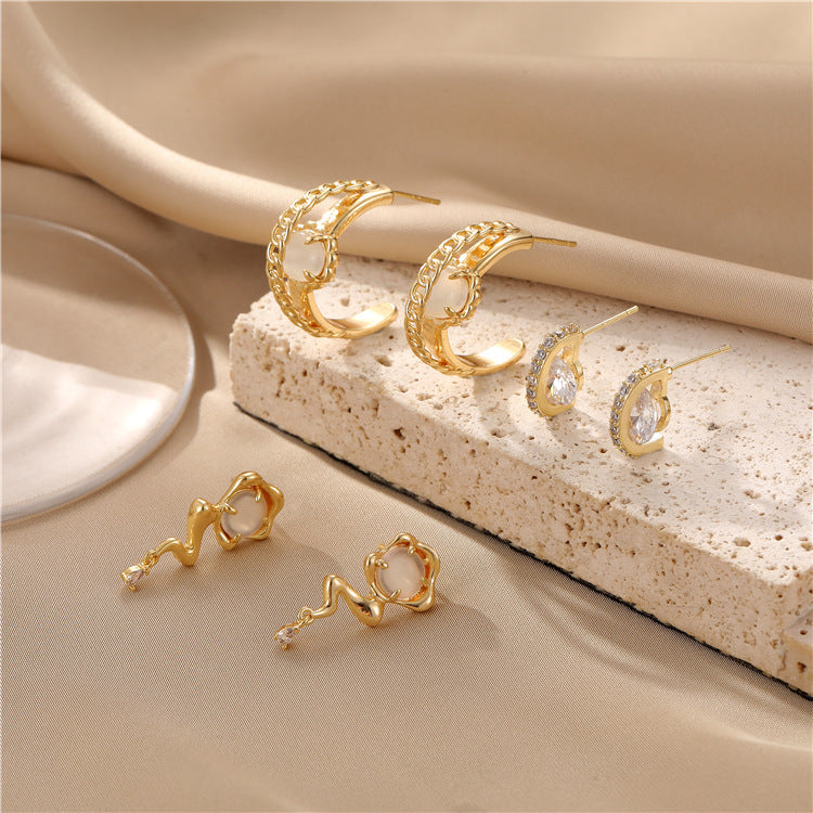 4 boucles d'oreilles à tige en forme de cercle semi-chaîne Flash 14K GF ornées de strass