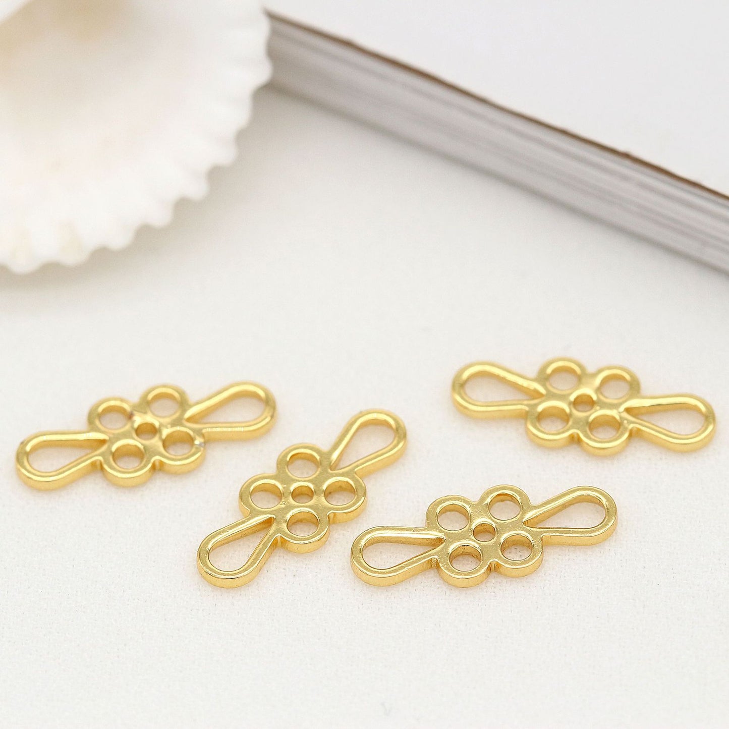 10 doppelt geschlungene florale Schleife-Glieder-Charm-Verbindungsstücke aus 14-karätigem GF