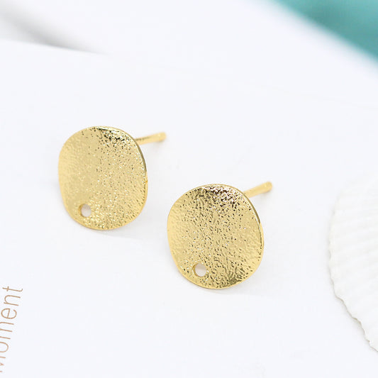 10 gebogene, mattierte, runde Ohrstecker mit Loch aus 14-karätigem GF