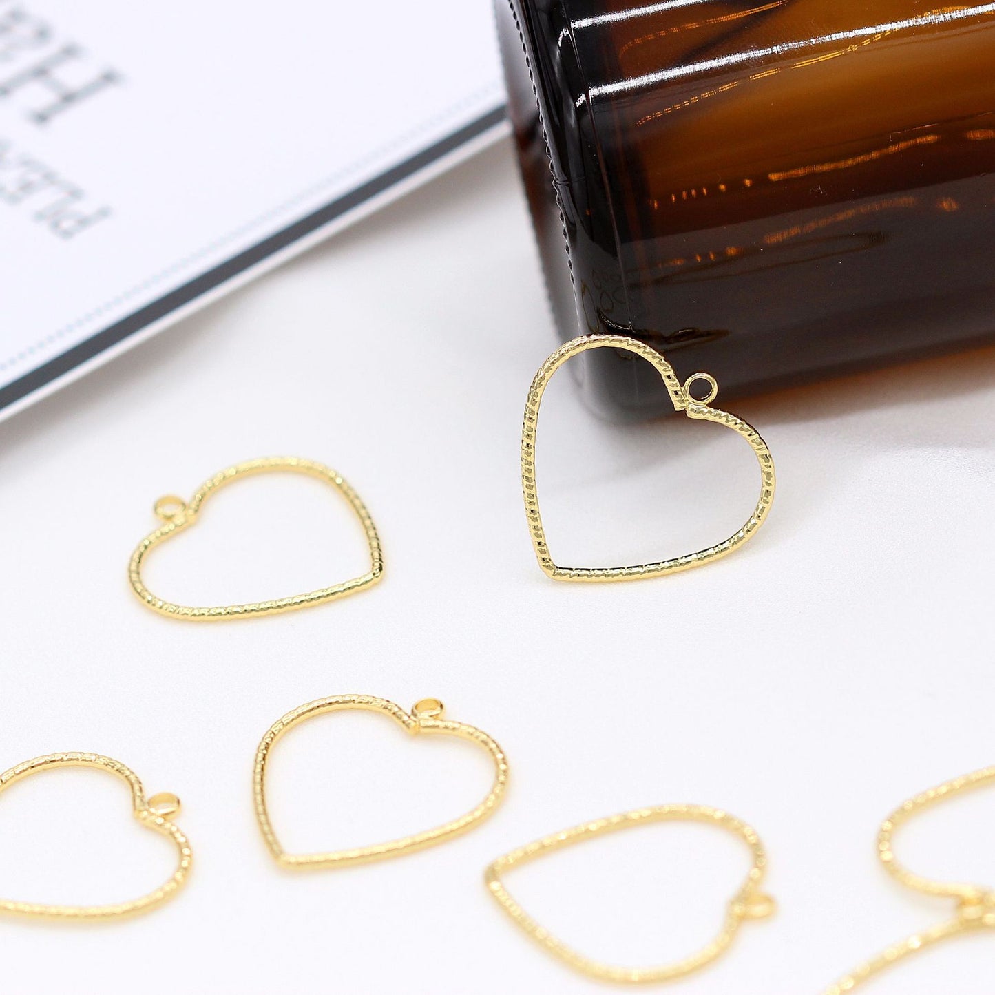 20 geschnitzte Herz-Kreis-Charm-Anhänger aus 14 Karat GF