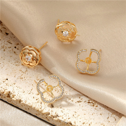 4 boucles d'oreilles à tige en forme de cercle floral, ornées de strass, 14K GF, boucles d'oreilles à moitié percées, perle vierge