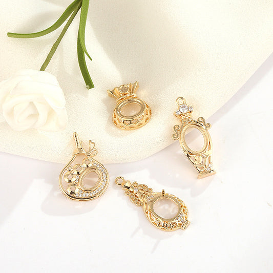 2 Geldbeutel-Weinflaschen-Charm-Anhänger mit Strasssteinen verziert, 14 K GF, ovaler Cabochon-Basisrohling