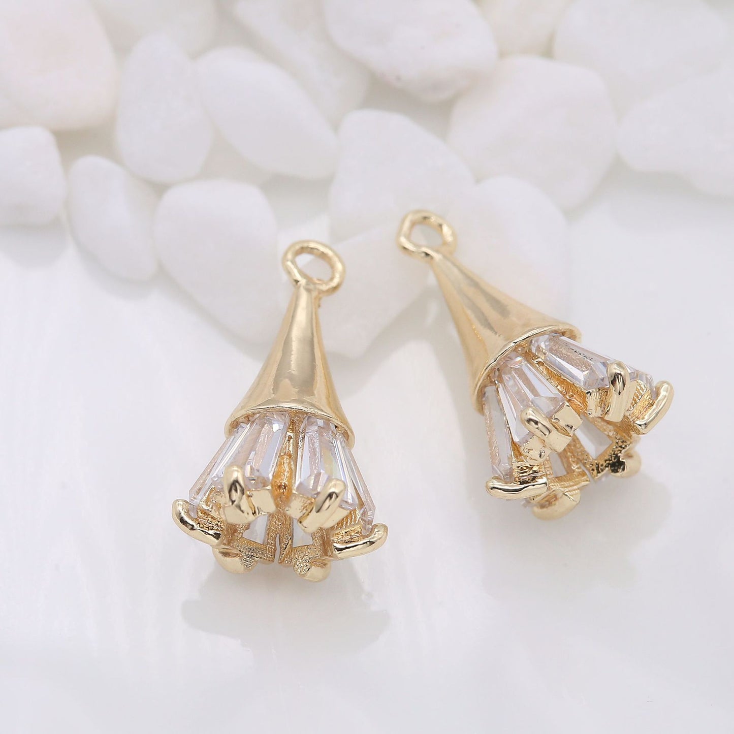 Pendentif à breloque à 2 cônes orné de strass 14K GF