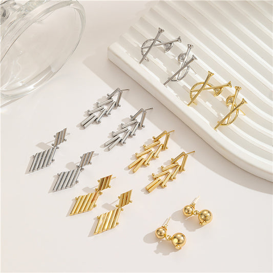 4-linige Charm-Ohrstecker aus 14-karätigem GF