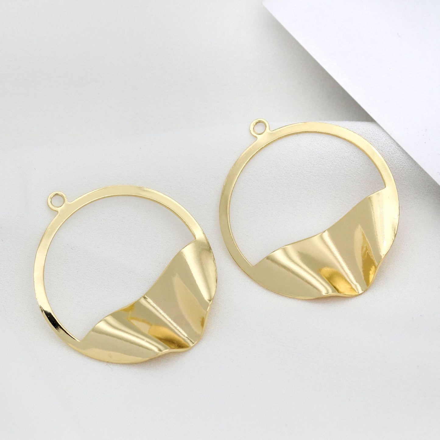 10 gebogene Kreis-Charm-Anhänger aus 14 Karat GF