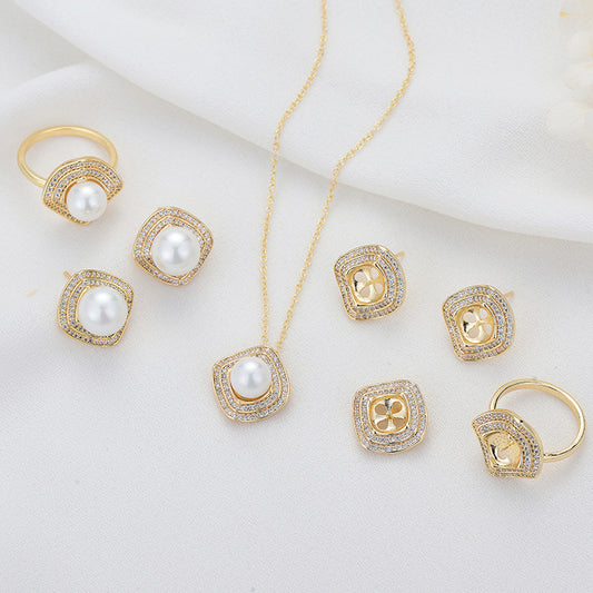 4 gebogene Kreis-Charm-Anhänger-Ohrstecker, mit Strasssteinen verziert, 14-Karat-GF-Ohrring, halbgebohrte Perle, Rohling