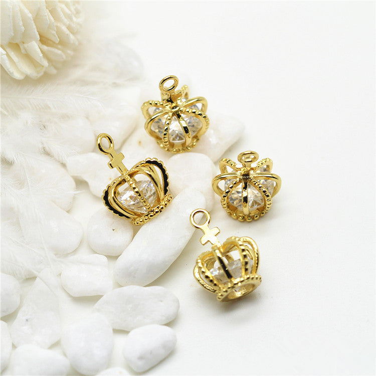 Pendentif à breloque 5 couronnes orné de strass 14K GF