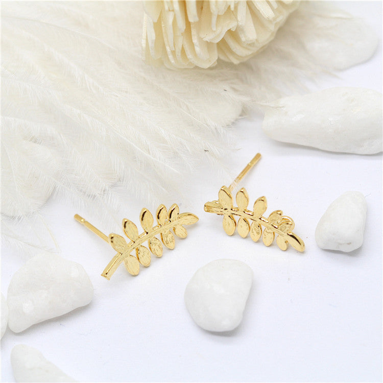 Boucles d'oreilles à tige à 10 feuilles avec boucle 14K GF