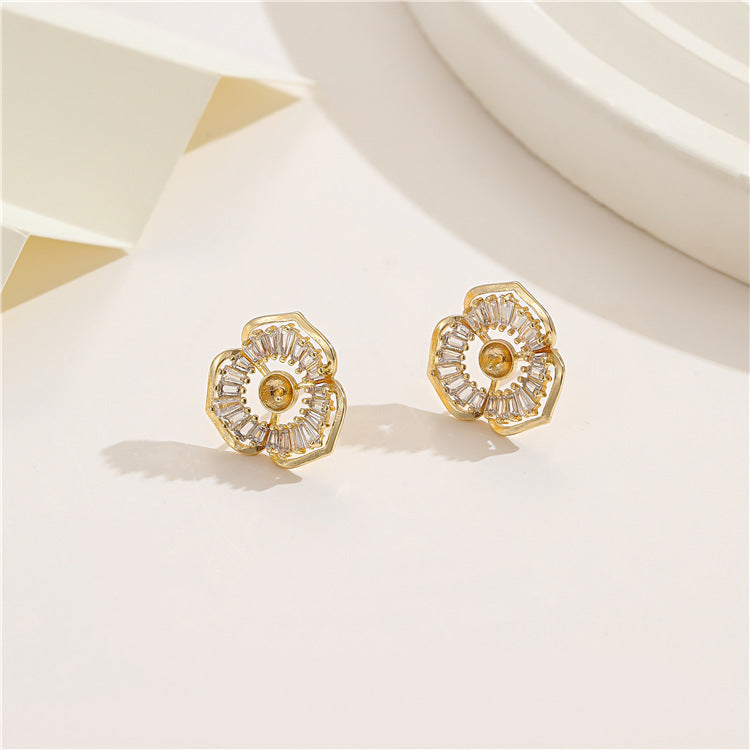 4 boucles d'oreilles florales à tige ornées de strass 14 carats GF, perles semi-percées vierges