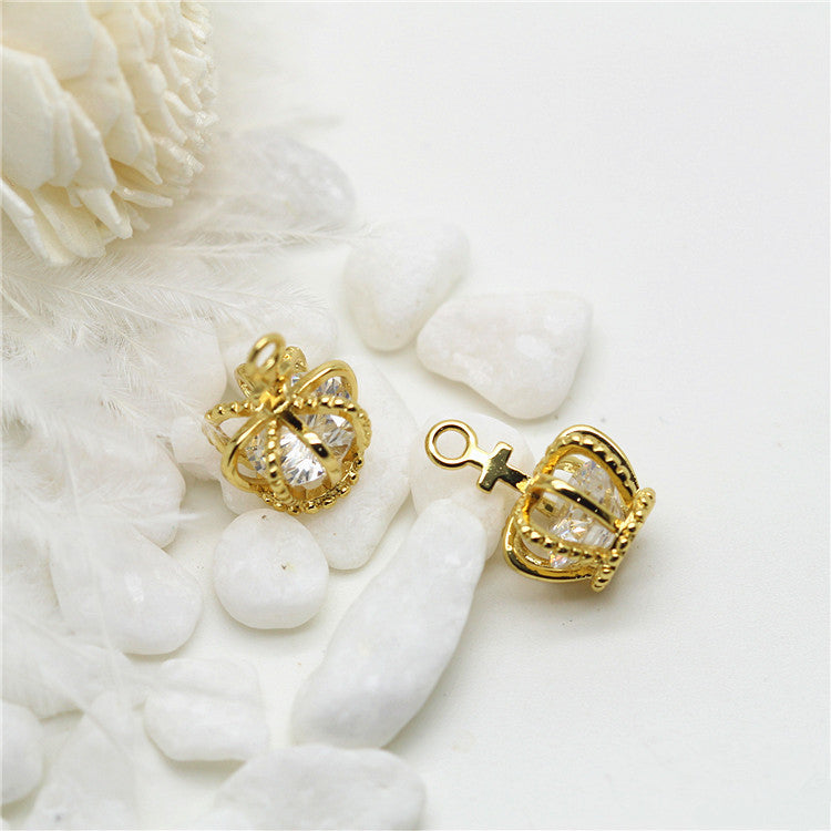 Pendentif à breloque 5 couronnes orné de strass 14K GF
