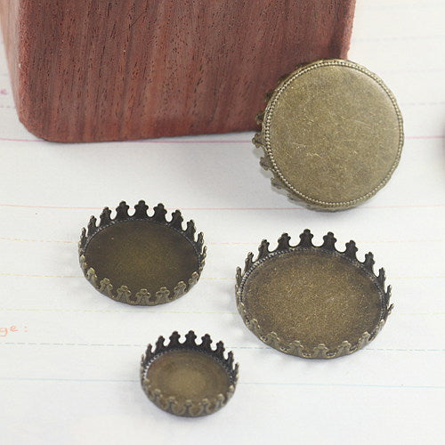 50 Crown Edge Bezel Cup Charm Flat Back Paramètres 18KGP 12mm 15mm 20mm 25mm Rond Cabochon Strass Zircon Pierre Précieuse Base Vierge