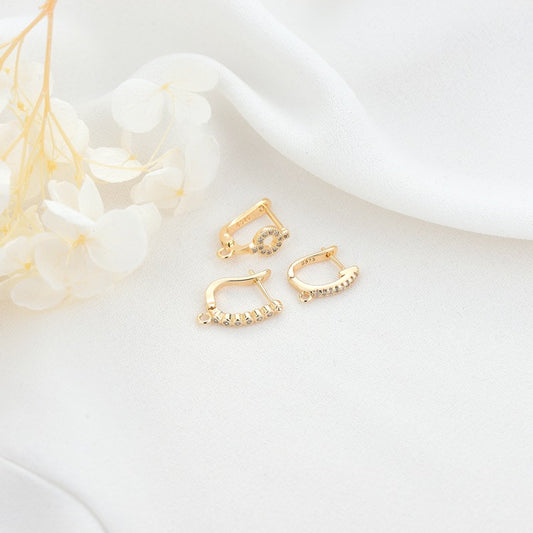 4 rechteckige Creolen mit Öse, mit Strasssteinen verziert, 14-Karat-GF-Ohrring