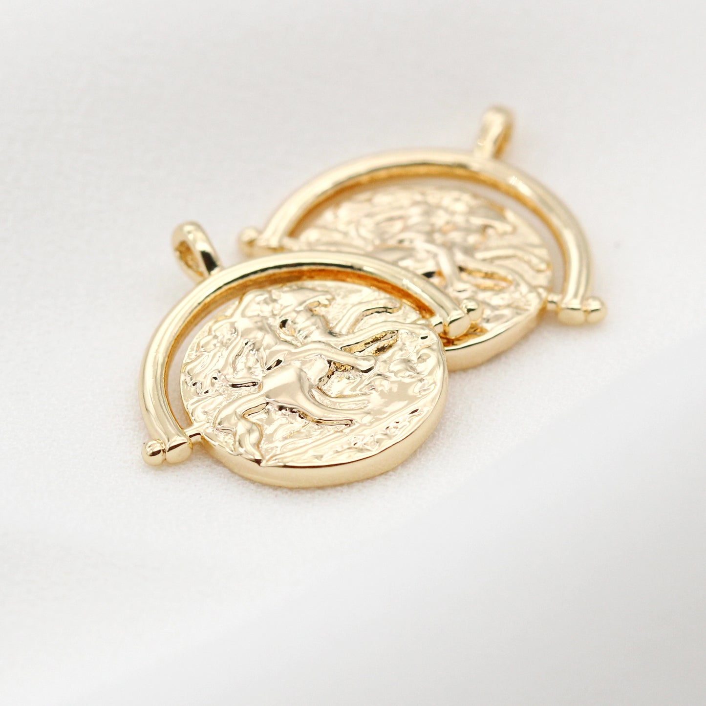 20 Pendentif de charme de pièce de monnaie de cavalier sur cheval 14K GF