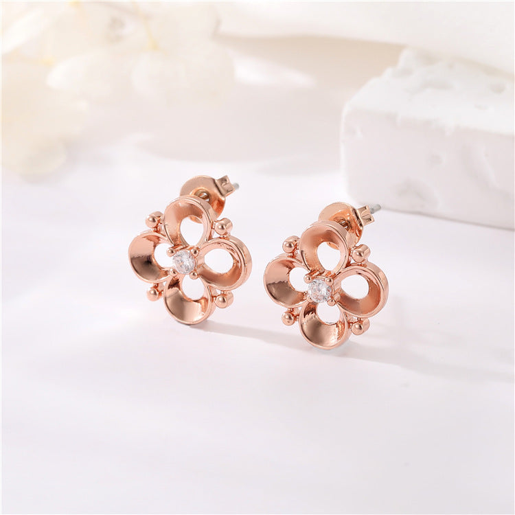 4 boucles d'oreilles à tige en forme de cœur floral, ornées de strass GF 14 carats
