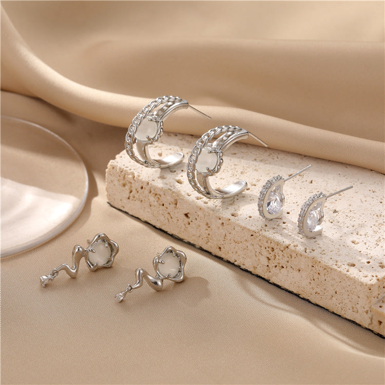 4 boucles d'oreilles à tige en forme de cercle semi-chaîne Flash 14K GF ornées de strass
