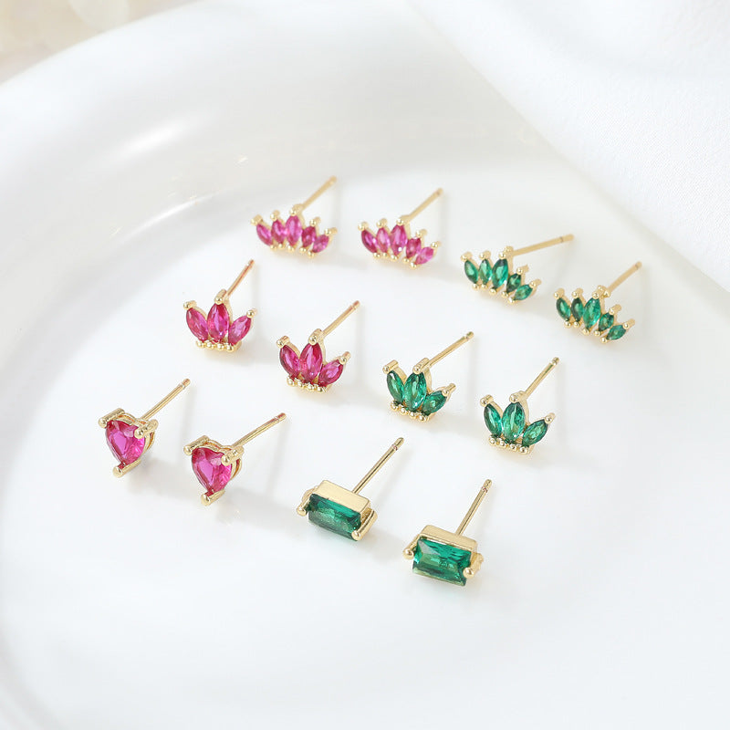 4 boucles d'oreilles à tige avec couronne à trois feuilles, ornées de strass 14K GF