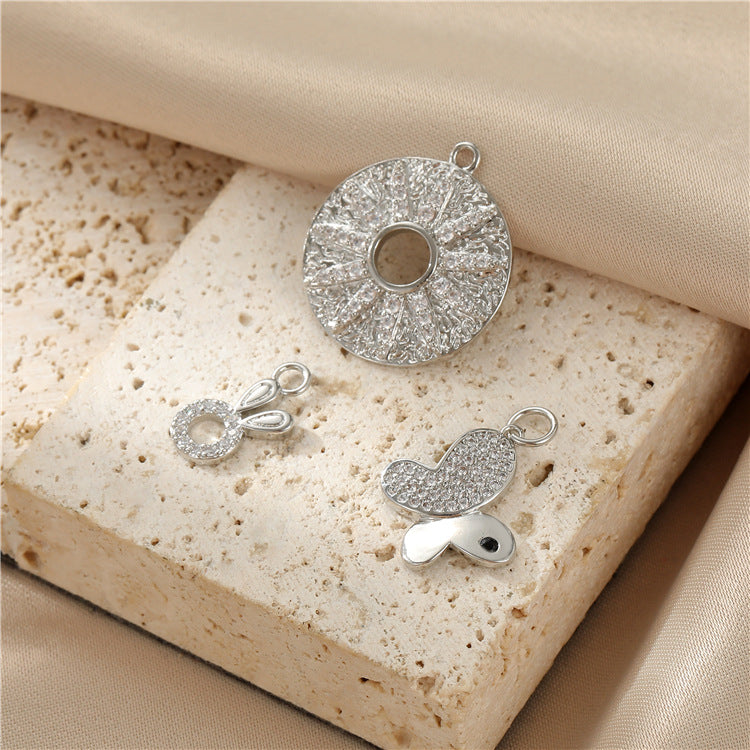2 Blumensterne runder Kreis Herz Hase Schmetterling Charm Anhänger Strass verziert 14K GF