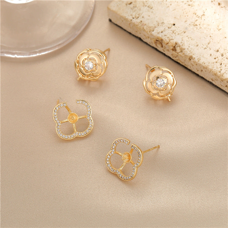 4 boucles d'oreilles à tige en forme de cercle floral, ornées de strass, 14K GF, boucles d'oreilles à moitié percées, perle vierge