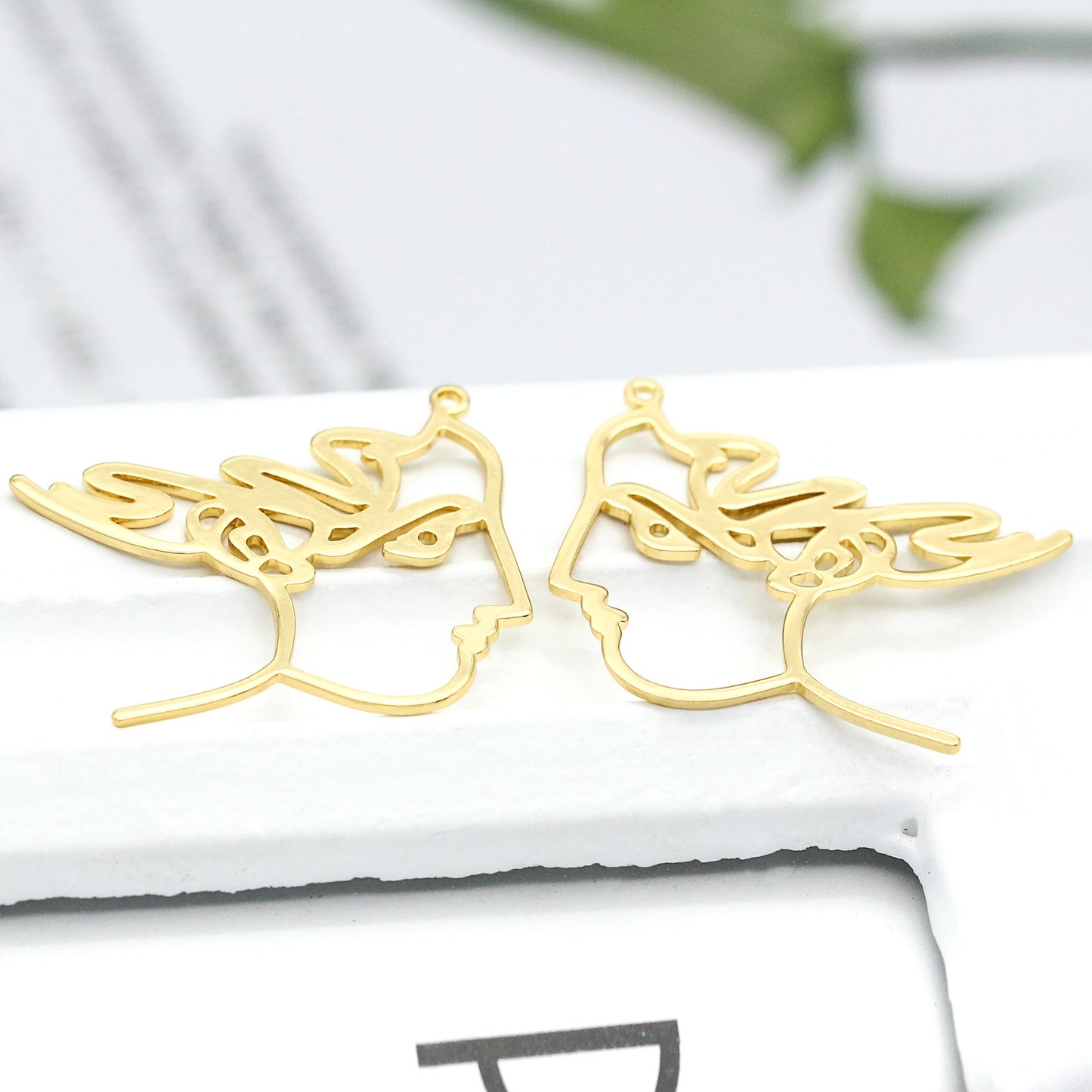 10 wunderschöne Mädchen-Kreis-Charm-Anhänger aus 14 Karat GF