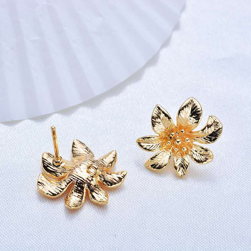 20 Blumen-Ohrstecker mit Öse, 14 K GF