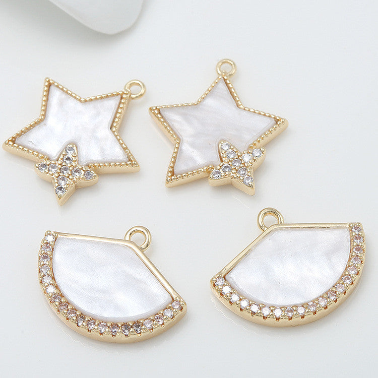 Pendentif à breloque en forme d'éventail 2 étoiles, coquille ornée de strass, 14K GF