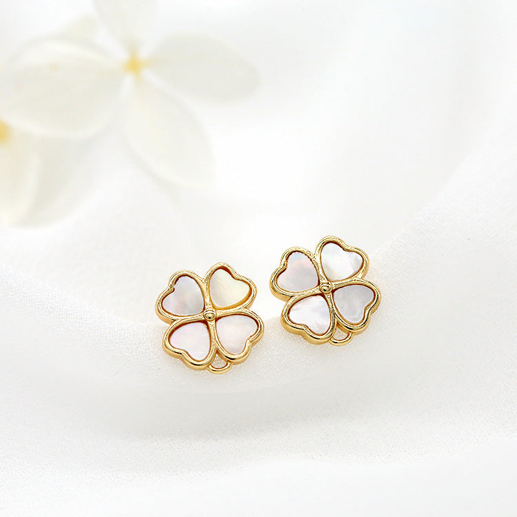 4 boucles d'oreilles à tige trèfle à quatre feuilles ornées de coquillages 14K GF