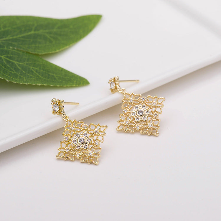 Boucles d'oreilles à tige avec 4 diamants et strass ornés de strass 14 carats GF