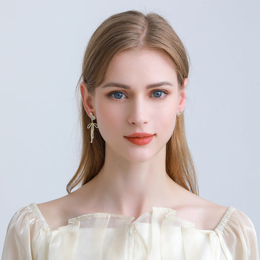 4 boucles d'oreilles à tige en forme de cœur avec nœud papillon, ornées de strass 14 carats GF