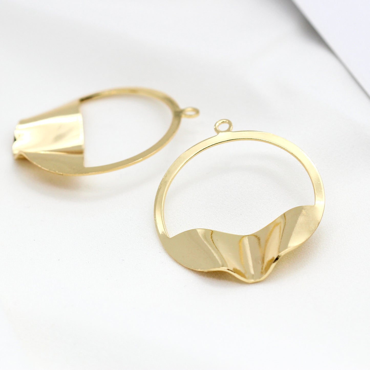 10 gebogene Kreis-Charm-Anhänger aus 14 Karat GF