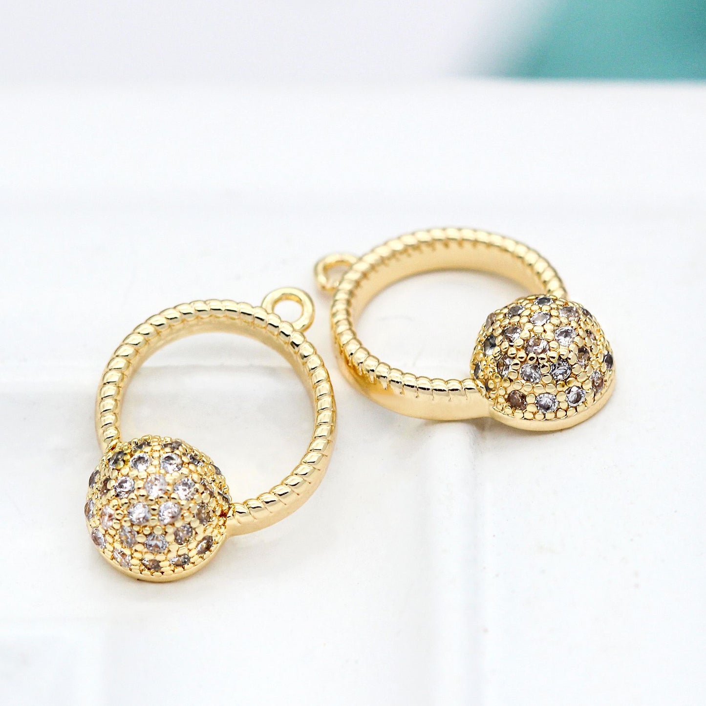 20 pendentifs à breloques ronds ornés de strass 14K GF