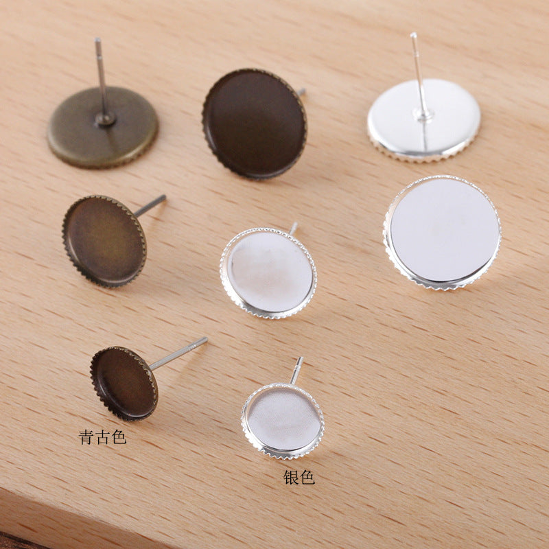 100 boucles d'oreilles à tige à lunette à bord dentelé 18KGP 8mm 10mm 12mm cabochon rond Base vierge réglage de la pièce de pierre précieuse