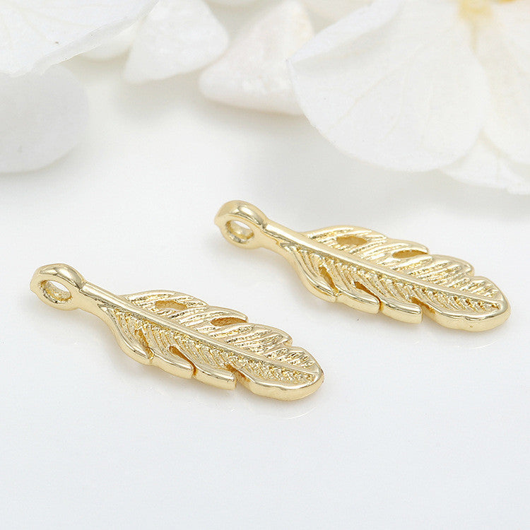 Pendentif à breloque 10 plumes 14K GF