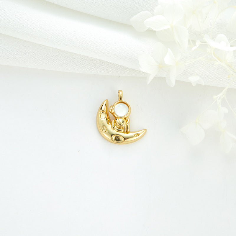 2 Cateye-Steine, Astronaut auf Mond, Rakete, Schwan, Katze, Charm-Anhänger, Harz, Strass, verziert, 14 K GF