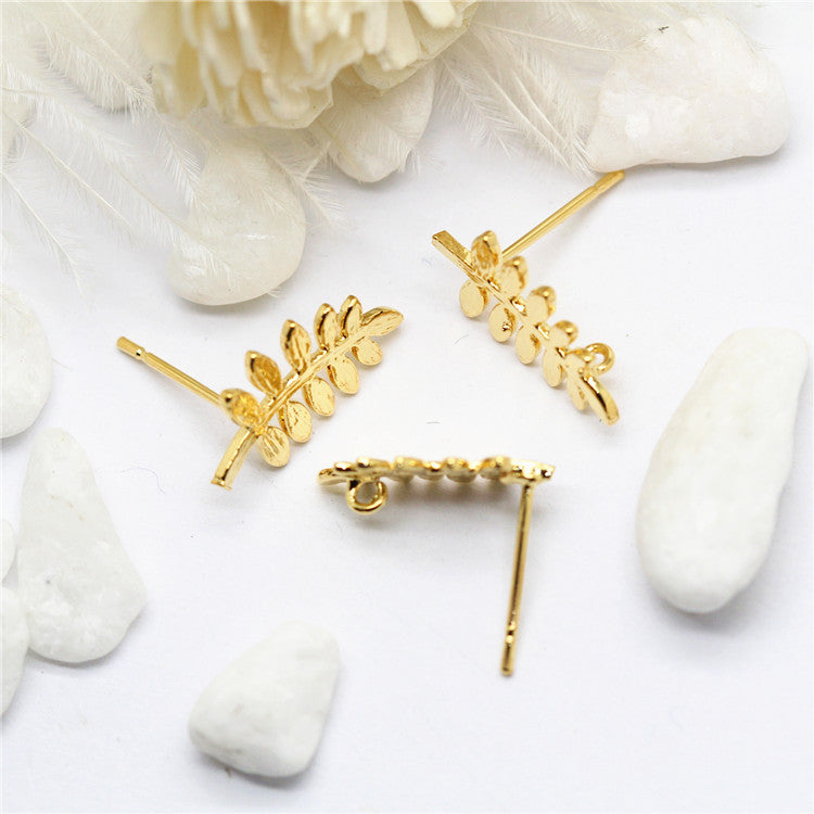 Boucles d'oreilles à tige à 10 feuilles avec boucle 14K GF
