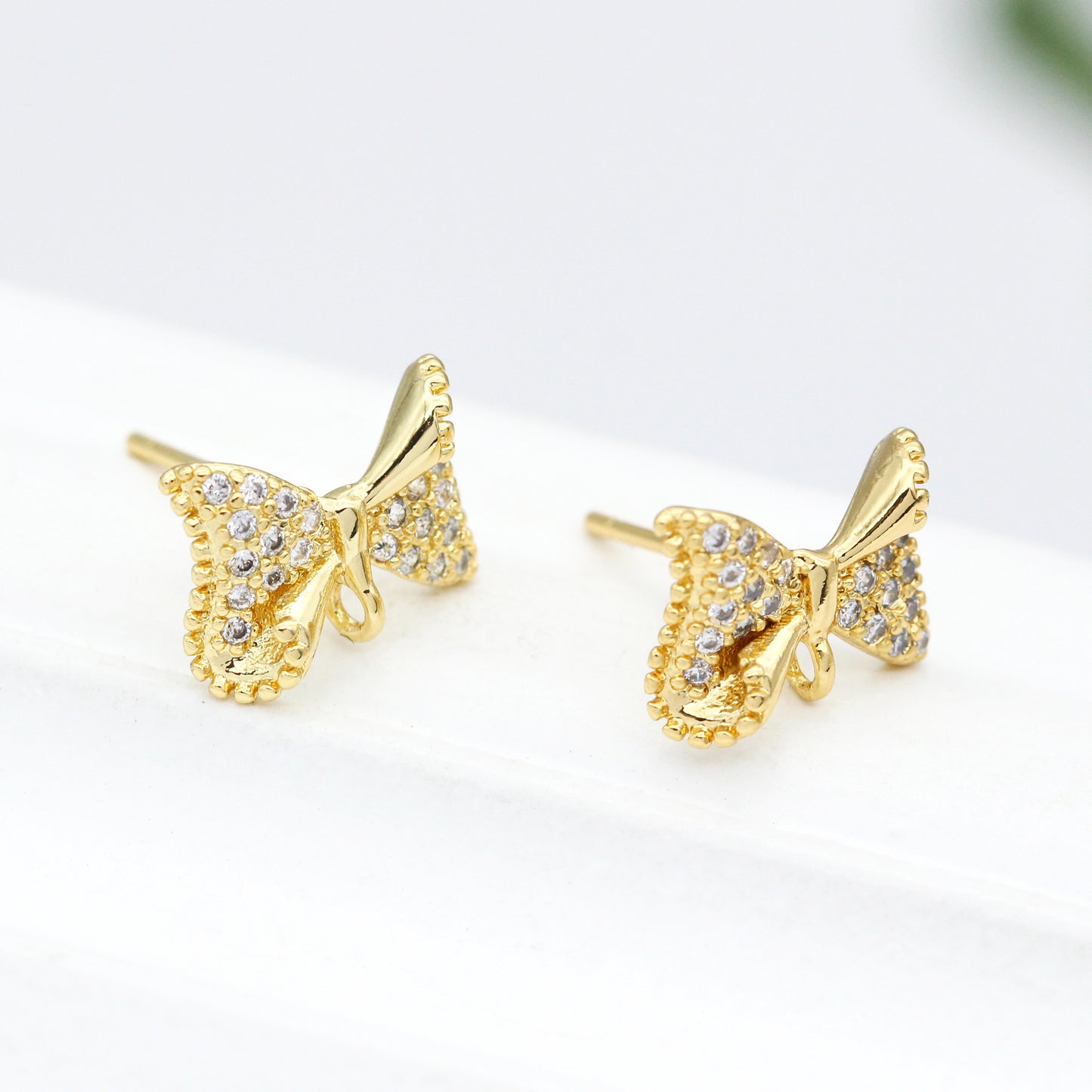 10 Ohrstecker mit Schleife und Öse, 14 Karat GF-Strassverzierung