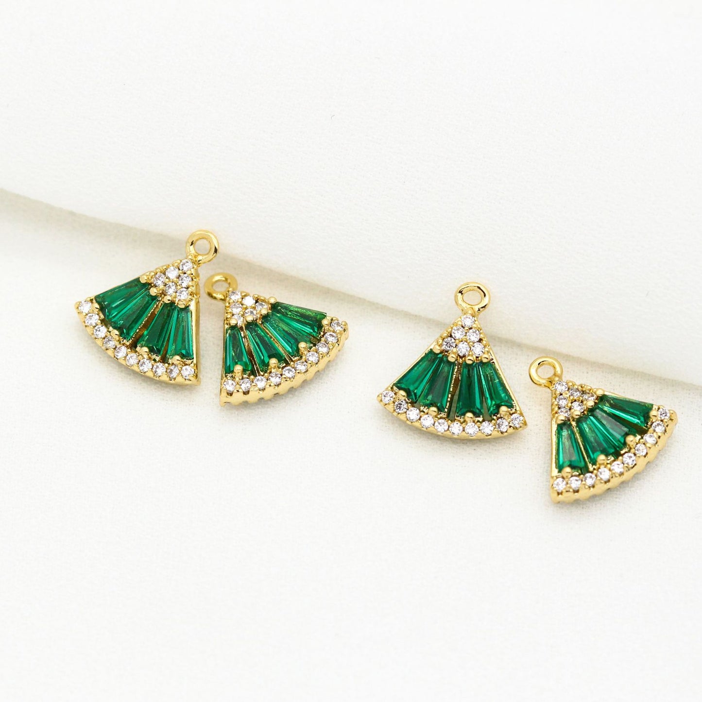 10 Fächer-Charm-Anhänger mit Strasssteinen, 14 Karat GF