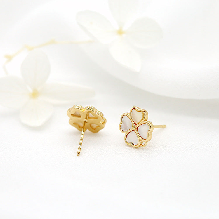 4 boucles d'oreilles à tige trèfle à quatre feuilles ornées de coquillages 14K GF