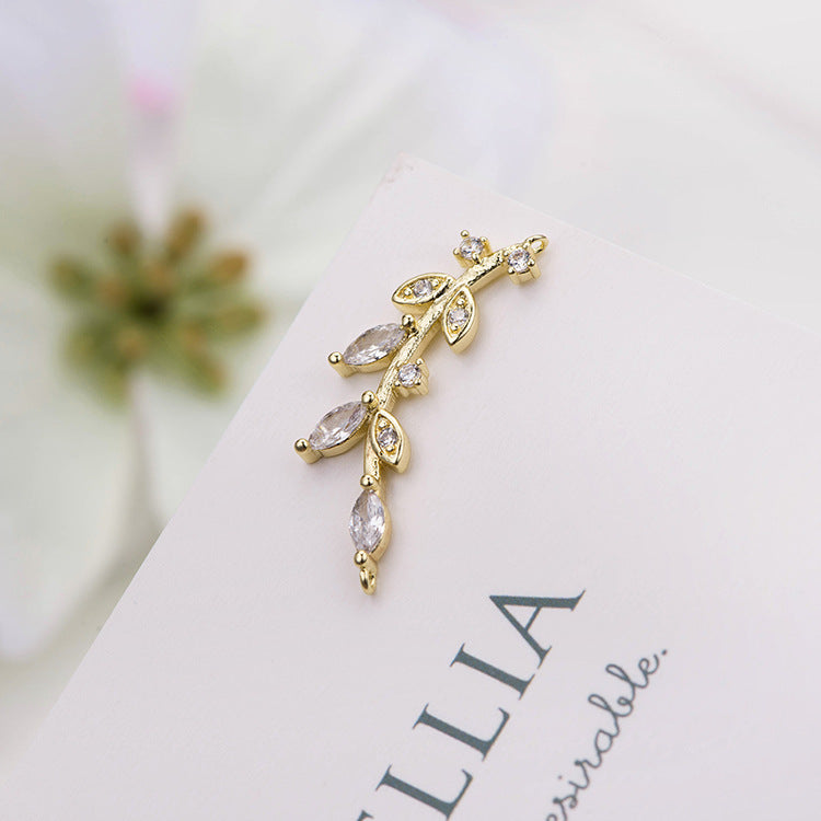 2 connecteurs de charme de branche de feuille courbée à double boucle ornés de strass 14K GF