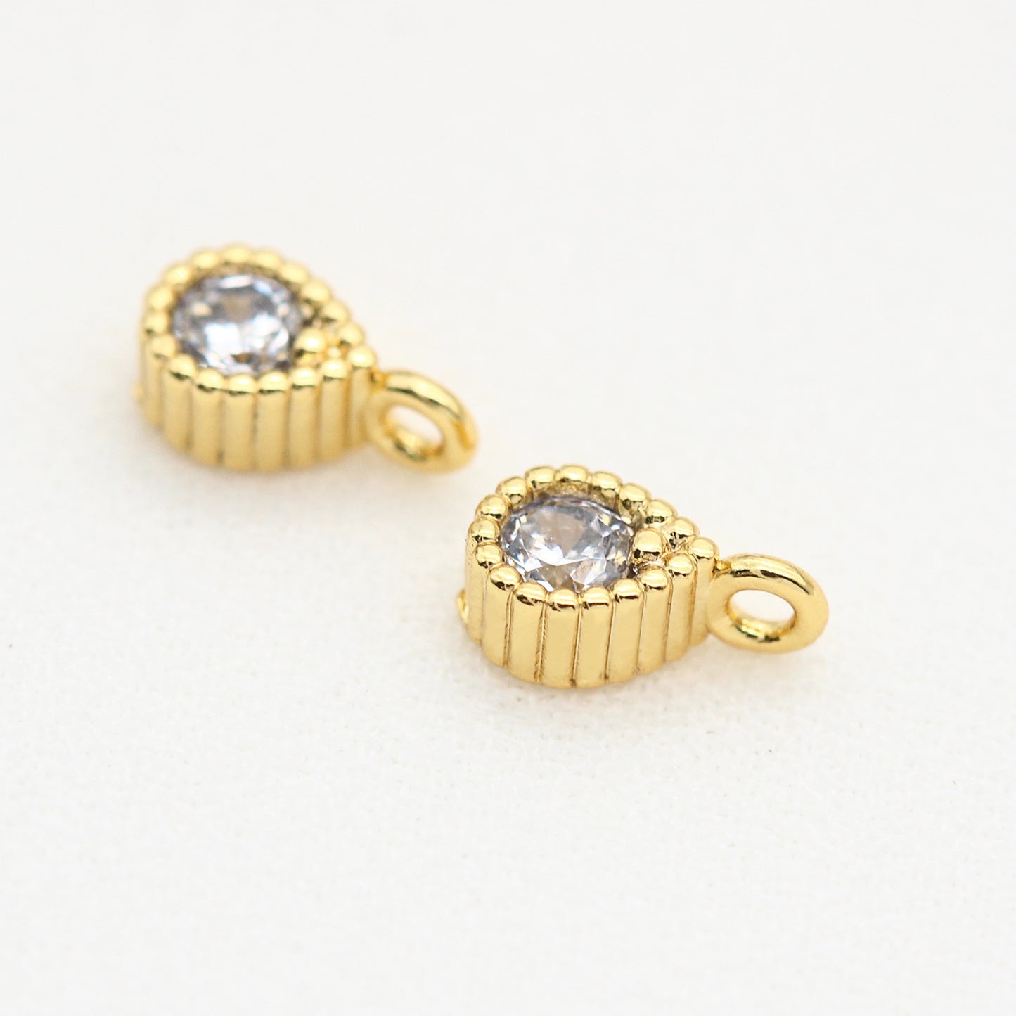 10 minuscules pendentifs à breloque goutte d'eau strass embellis 14K GF
