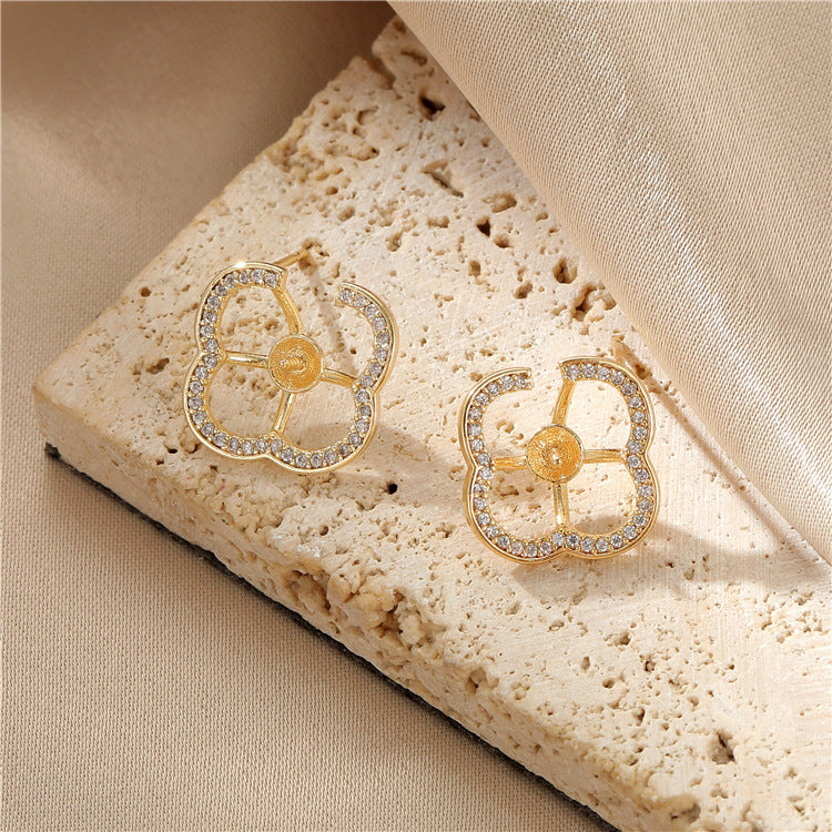4 boucles d'oreilles à tige en forme de cercle floral, ornées de strass, 14K GF, boucles d'oreilles à moitié percées, perle vierge