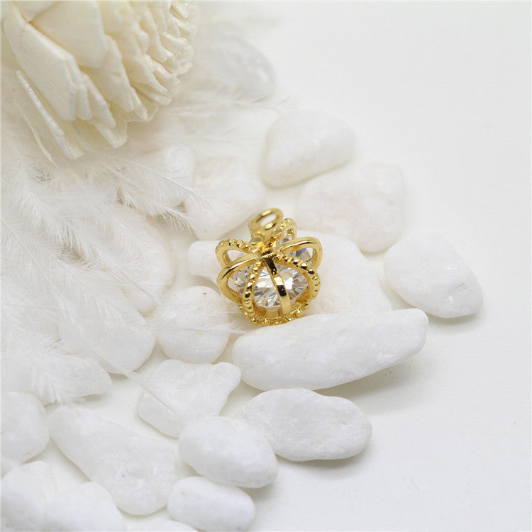 Pendentif à breloque 5 couronnes orné de strass 14K GF