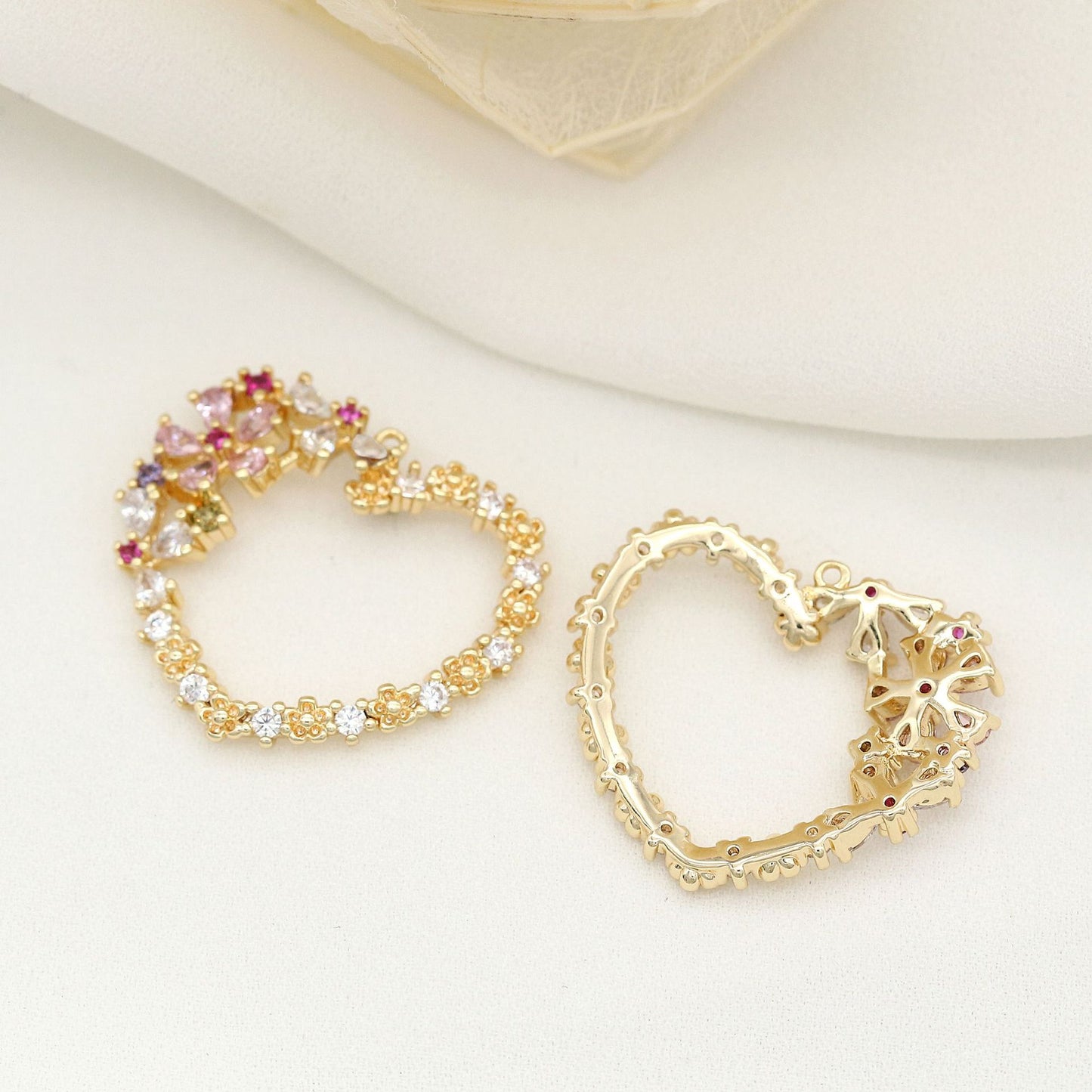 Pendentif à breloque 2 cercles de cœur orné de strass 14K GF