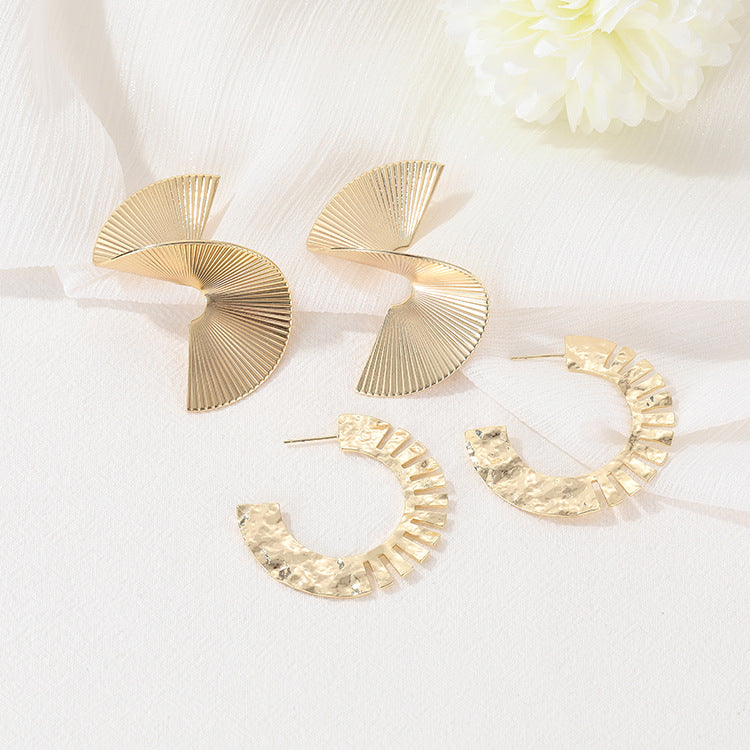 4 boucles d'oreilles à tige sculptées incurvées 14K GF Earing