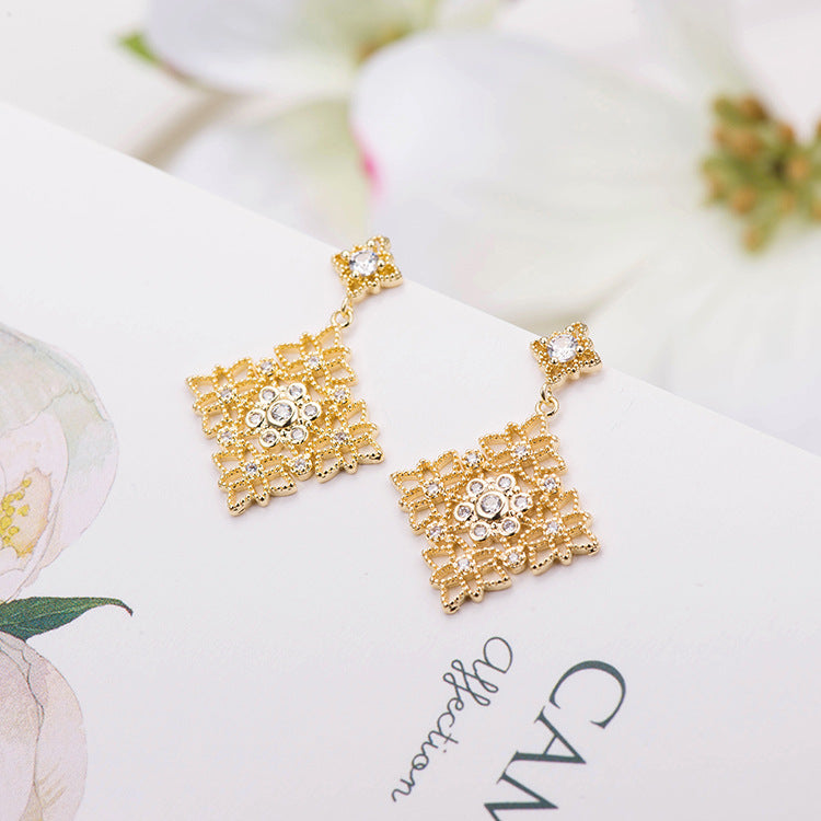 Boucles d'oreilles à tige avec 4 diamants et strass ornés de strass 14 carats GF