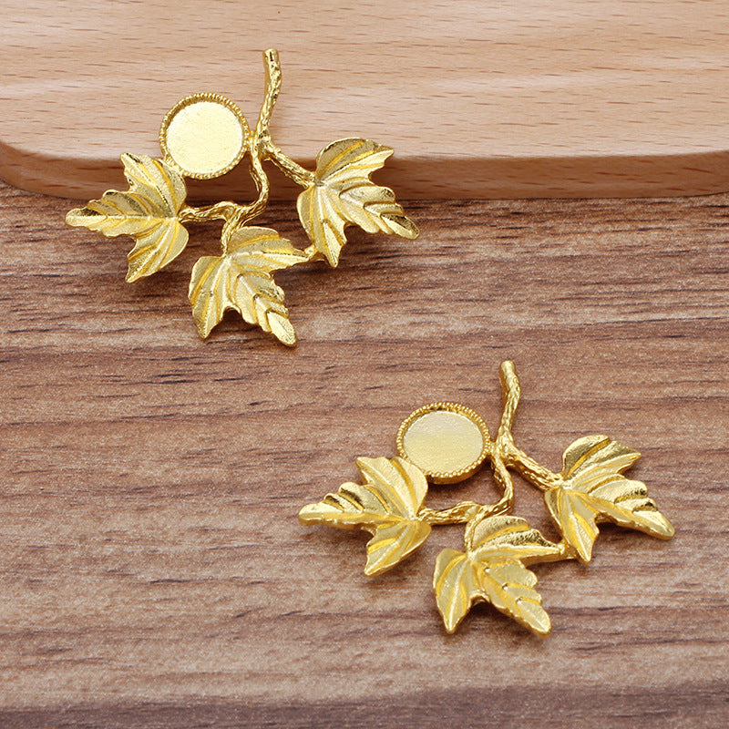 20 filigrane Blattzweige mit gezacktem Rand und Lünettenbecher-Charm, 18 kg, 8 mm, runder Cabochon, blanke Basis, Edelsteinfassung